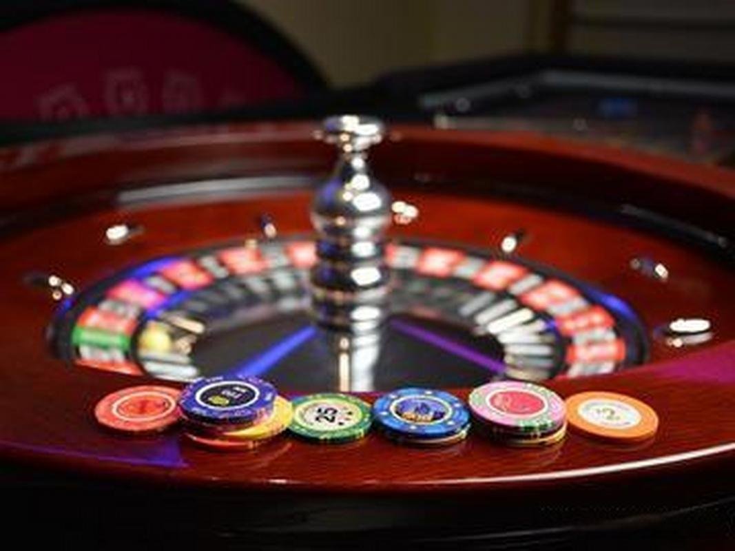 Aplikasi mobile bansosbet menampilkan studio live-dealer di layar smartphone